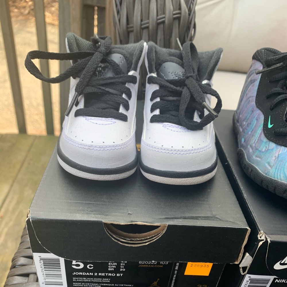 Jordan retro 2s